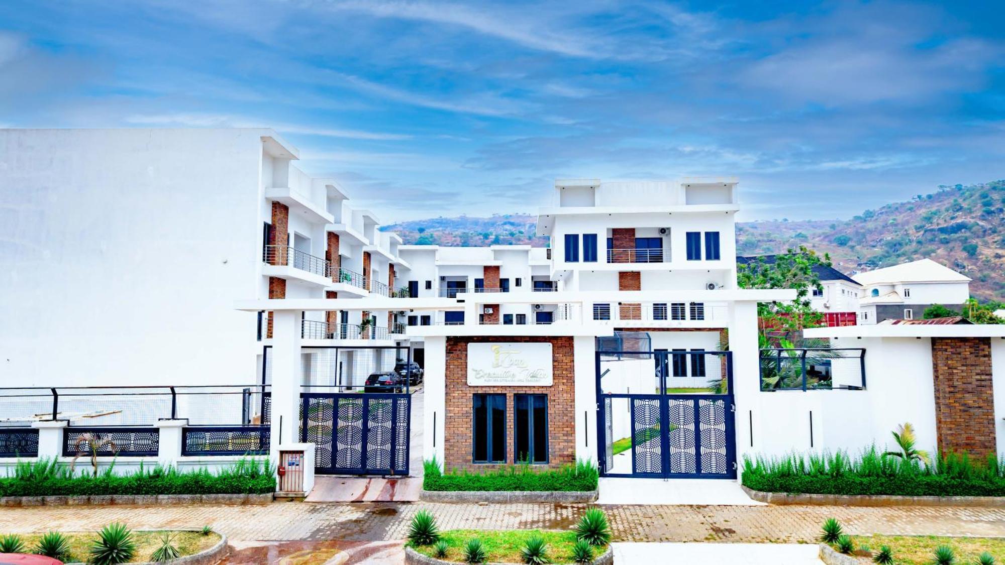 Castle Homes Executive Villas Gwarinpa Exterior photo